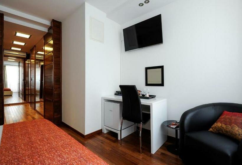 디럭스 룸, Main Street Studio And Rooms