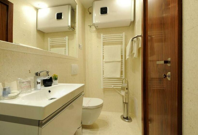 디럭스 룸, Main Street Studio And Rooms