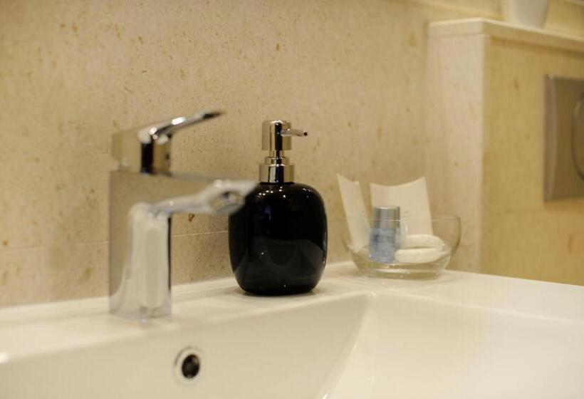 디럭스 스튜디오, Main Street Studio And Rooms