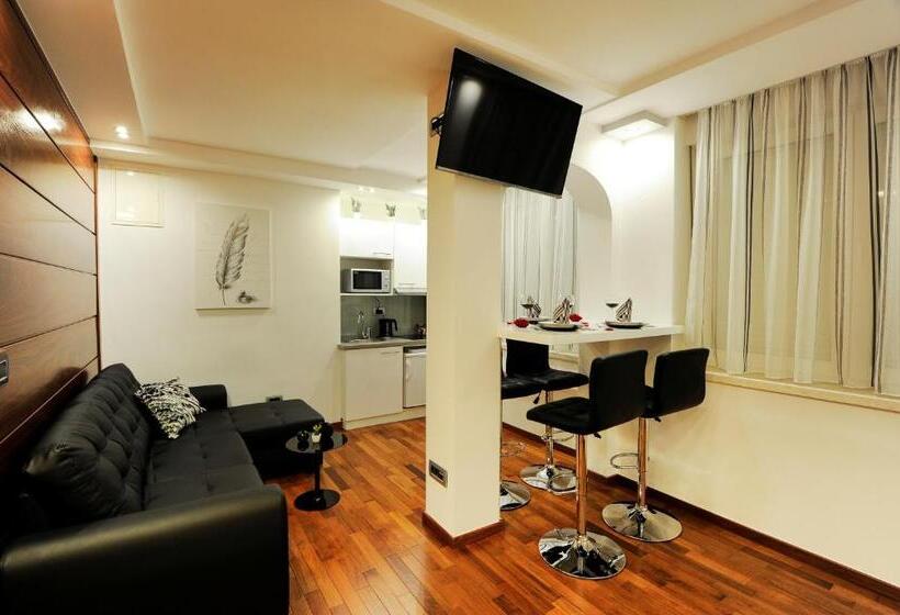 Студия Deluxe, Main Street Studio And Rooms