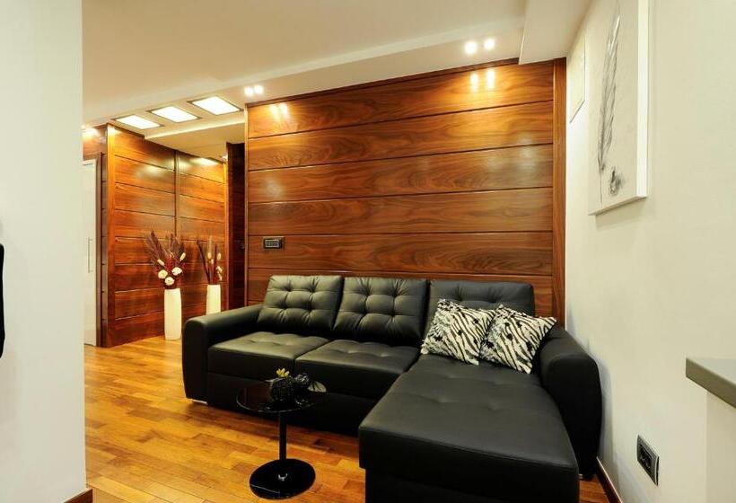 디럭스 스튜디오, Main Street Studio And Rooms