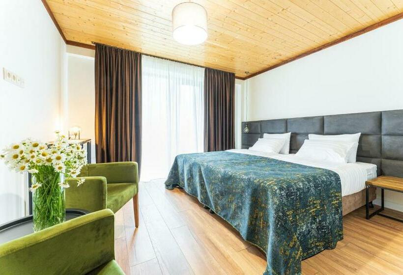 اتاق استاندارد با بالکن, Chatini Mestia