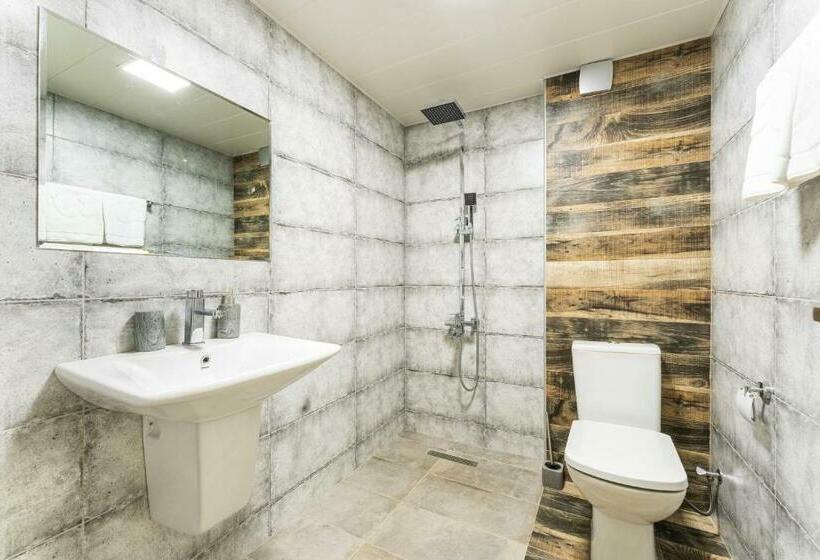 اتاق استاندارد با بالکن, Chatini Mestia