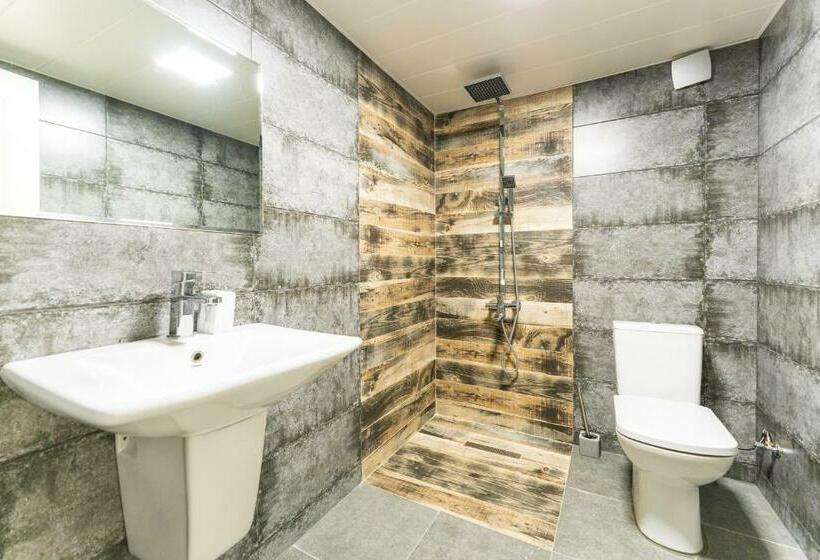 اتاق استاندارد با بالکن, Chatini Mestia