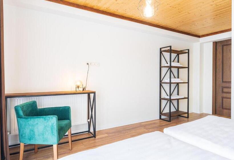 اتاق استاندارد با بالکن, Chatini Mestia