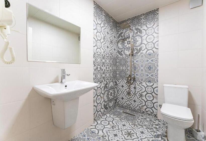 اتاق استاندارد با بالکن, Chatini Mestia