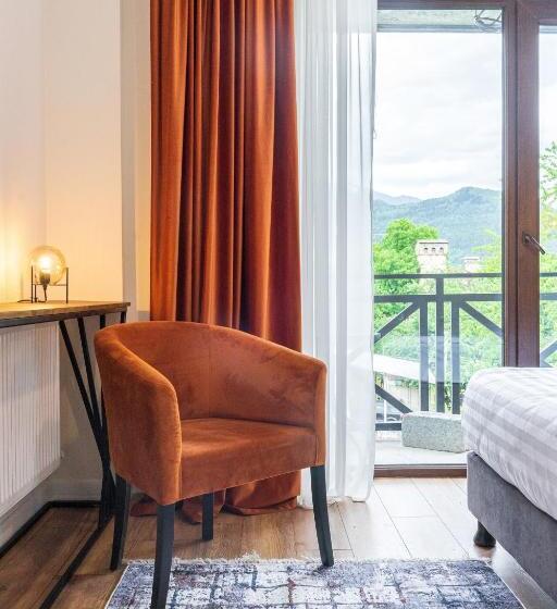 اتاق استاندارد با بالکن, Chatini Mestia