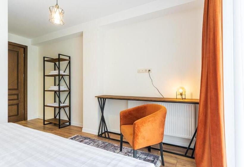 اتاق استاندارد با بالکن, Chatini Mestia