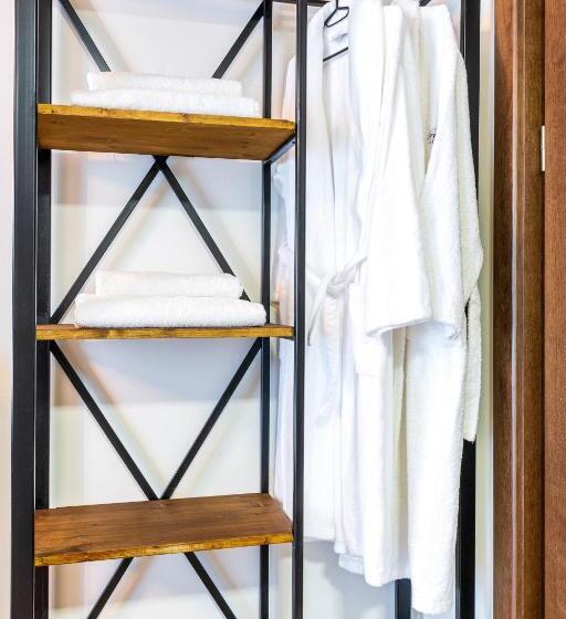 اتاق استاندارد با بالکن, Chatini Mestia