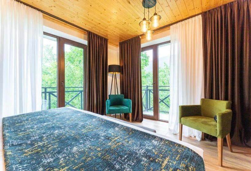 اتاق استاندارد با چشم‌انداز, Chatini Mestia