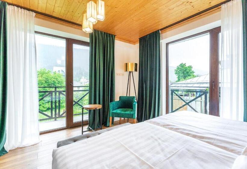 اتاق استاندارد با چشم‌انداز, Chatini Mestia