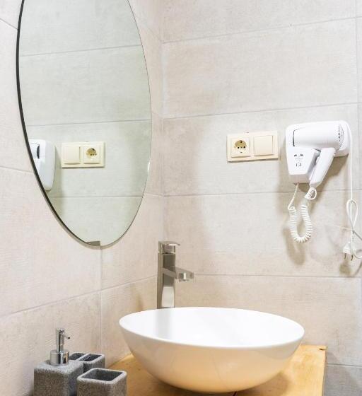 اتاق استاندارد با چشم‌انداز, Chatini Mestia