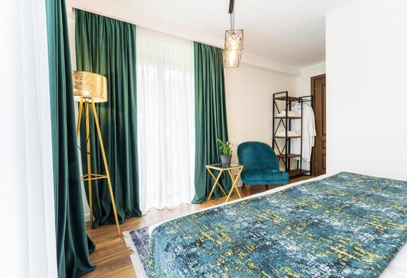 اتاق استاندارد با چشم‌انداز, Chatini Mestia