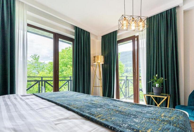 اتاق استاندارد با چشم‌انداز, Chatini Mestia