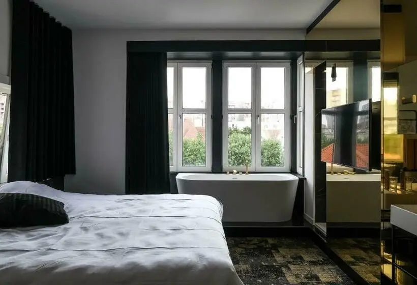 اتاق لوکس با تخت بزرگ, Bed & Breakfast Maison Noire Westende Bad Incl Parking & Ontbijt