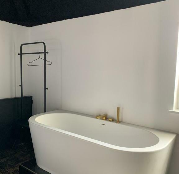 חדר דחוקס עם מיטת קינג, Bed & Breakfast Maison Noire Westende Bad Incl Parking & Ontbijt