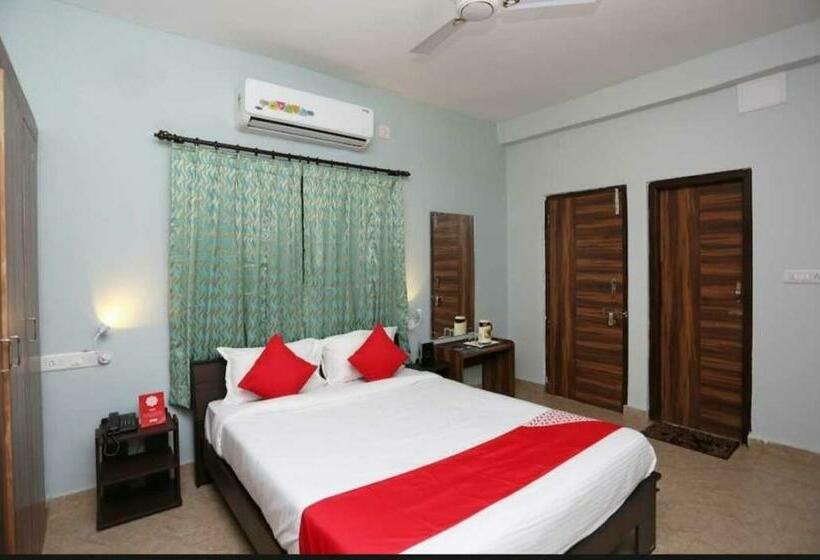 חדר קלאסי לשלושה, Capital O Shyam Stays