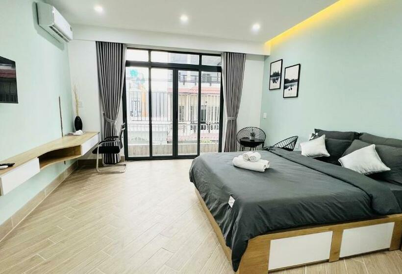 استودیوی لوکس, Midmost C22 Apartment