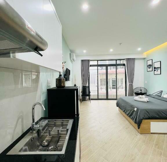 استودیوی لوکس, Midmost C22 Apartment