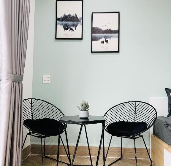 استودیوی لوکس, Midmost C22 Apartment