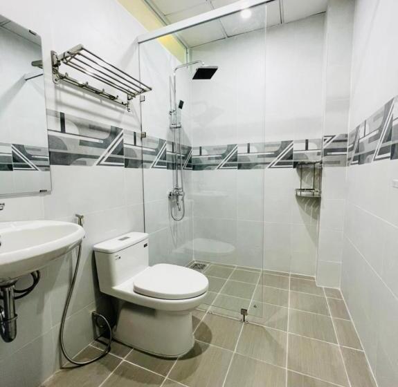 استودیو خانوادگی, Midmost C22 Apartment