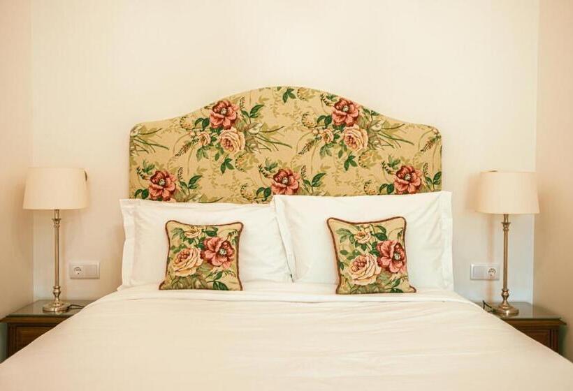 جناح جونيور, Solar Alvura Boutique