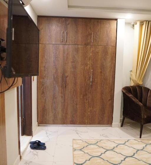 اتاق لوکس, Nuva