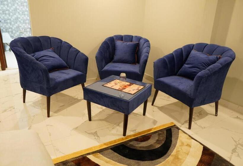 اتاق لوکس سه تخته, Nuva