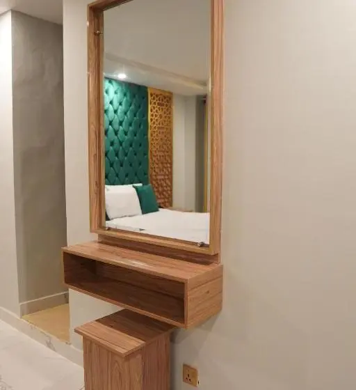اتاق لوکس سه تخته, Nuva