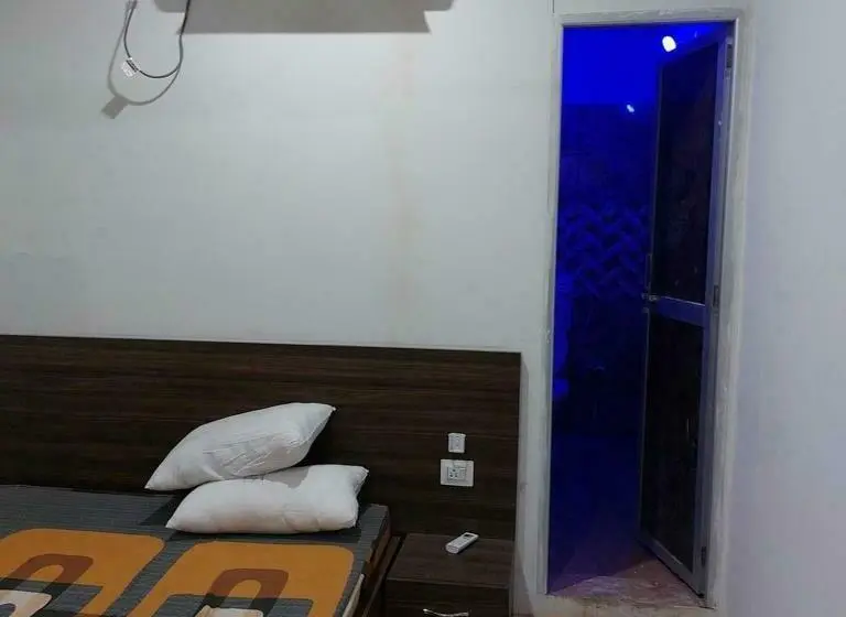 اتاق کلاسیک سه تخته, Pop 89998 Divisha Palace