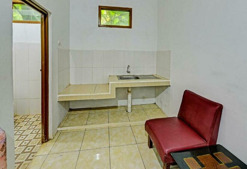 Ekonomik Oda, Spot On 91372 Wisma Bulin