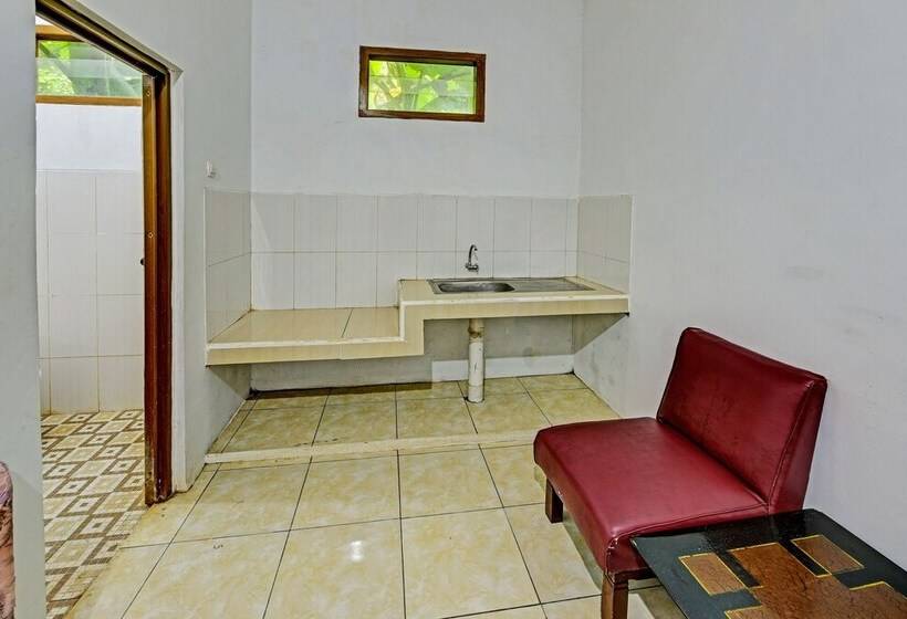 Standart Oda, Spot On 91372 Wisma Bulin