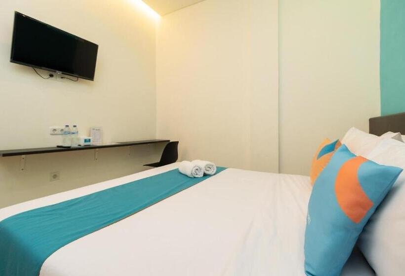 Номер Deluxe, Sans Hotel Suryakencana Bogor