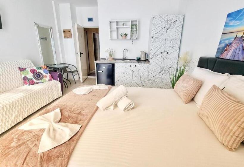 标准工作室, Kyd House