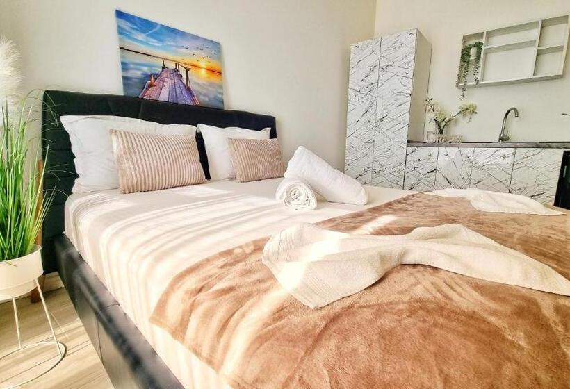 标准工作室, Kyd House