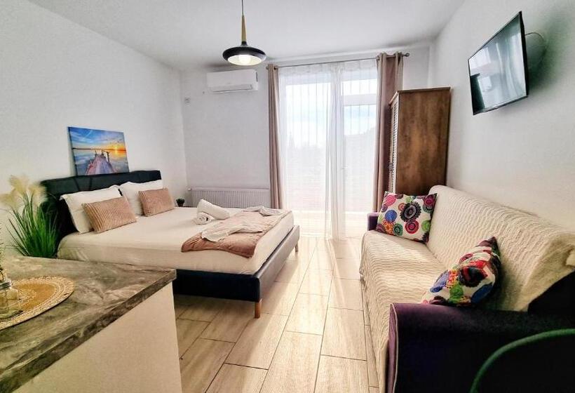 标准工作室, Kyd House