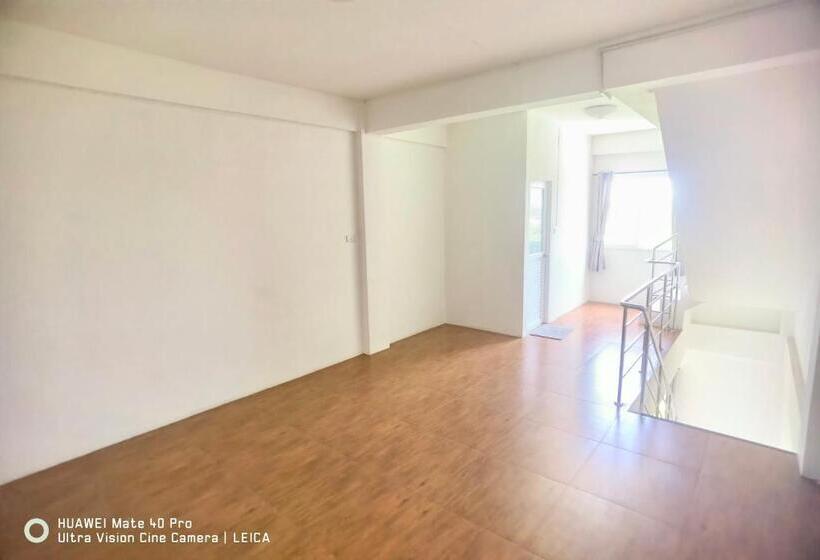 标准间, 115 Townhouse