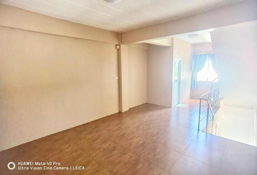 חדר אקונומי, 115 Townhouse