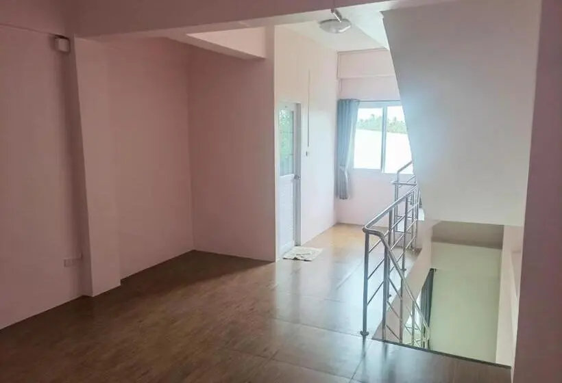２ベッドルームハウス, 115 Townhouse