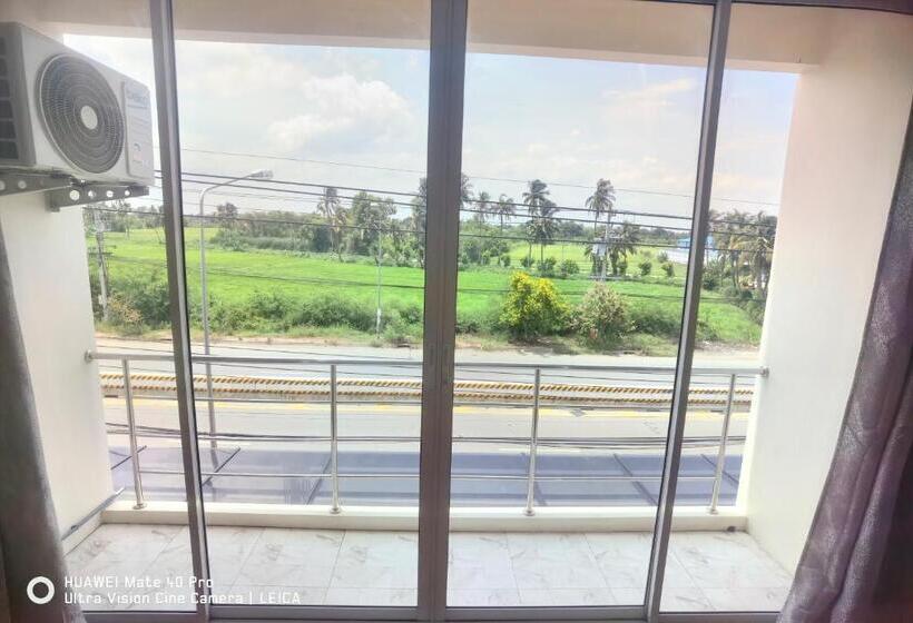 דירת חדר סופריור, 115 Townhouse