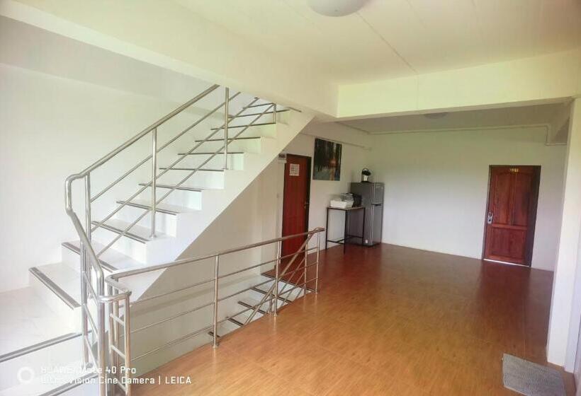 דירת חדר סופריור, 115 Townhouse