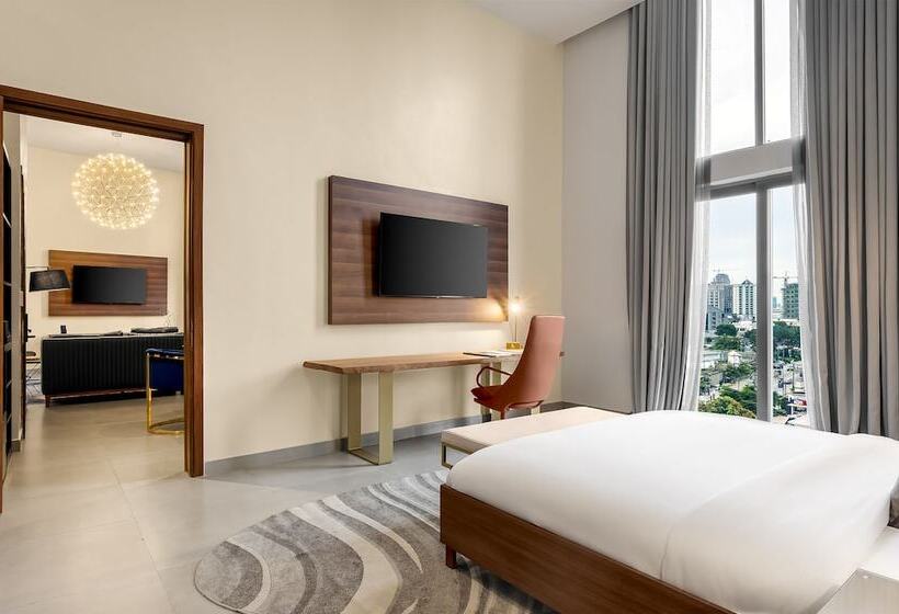 سوییت خانوادگی, The Art