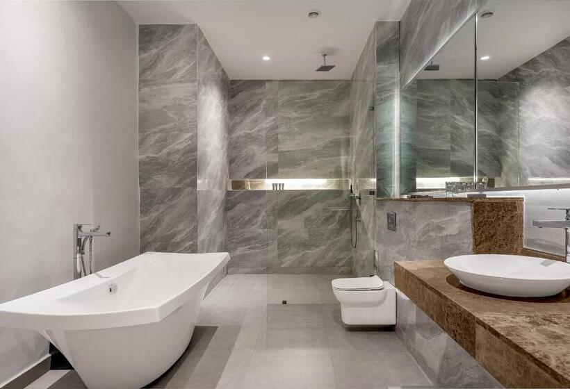 سوییت خانوادگی, The Art