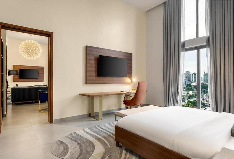 سوییت خانوادگی, The Art