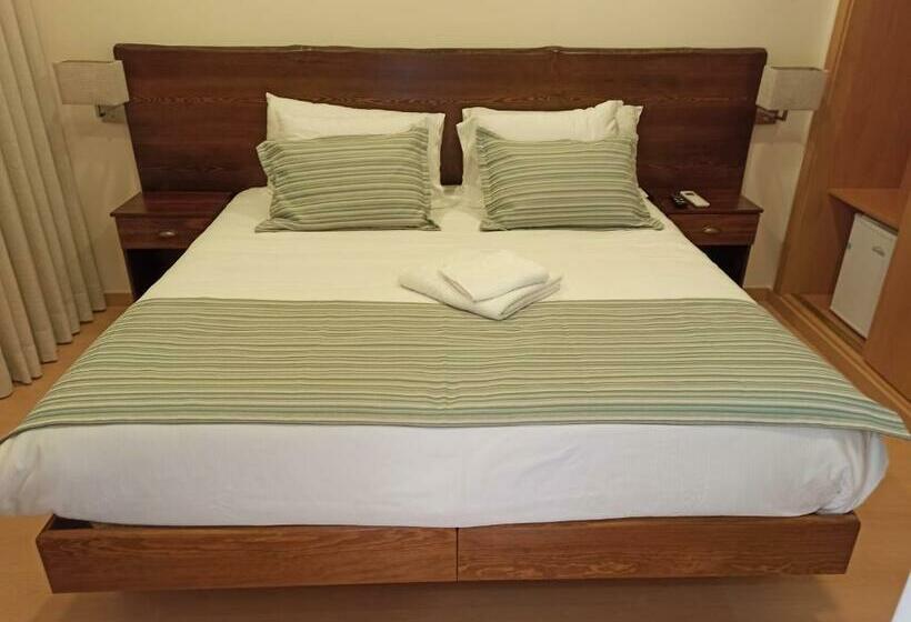 غرفة قياسية, Fontanário House