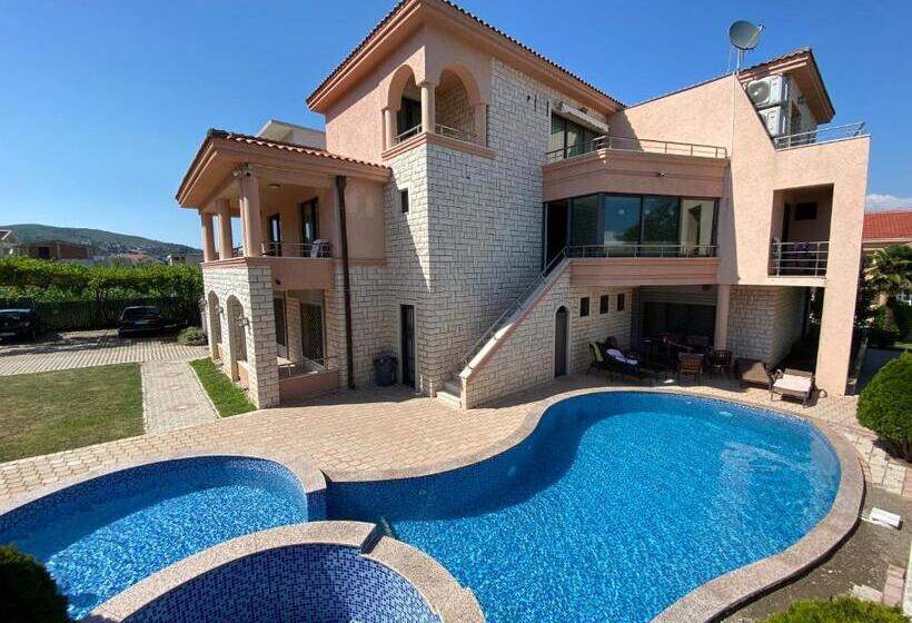 اتاق لوکس سه تخته, Luxury Villa Ulcinj