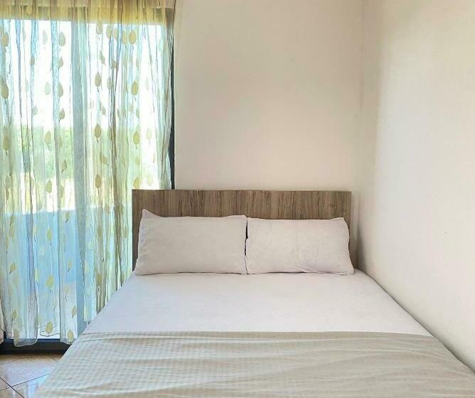 Quarto Triplo Estandar com Sacada, Grey Villa