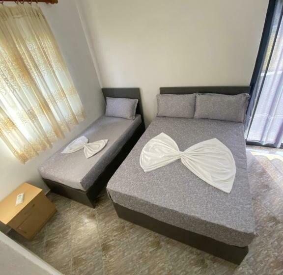 Habitació Triple Estàndard amb Balcó, Grey Villa