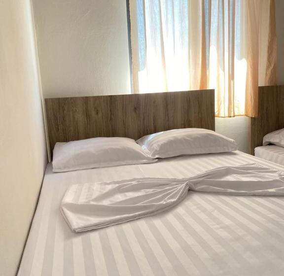 Habitació Triple Estàndard amb Balcó, Grey Villa