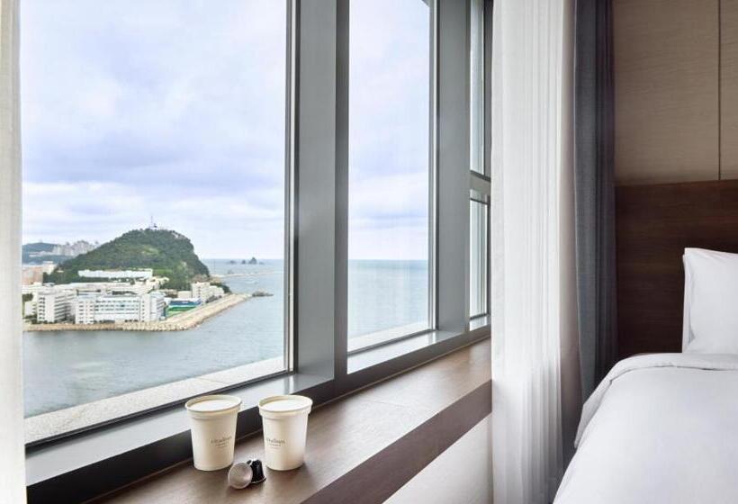 Люкс Премиум, Citadines Connect Hari Busan